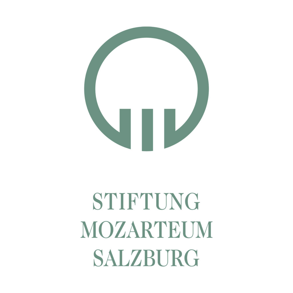 Grünes, kreisförmiges Logo über dem Schriftzug „STIFTUNG MOZARTEUM SALZBURG“ auf weißem Hintergrund.